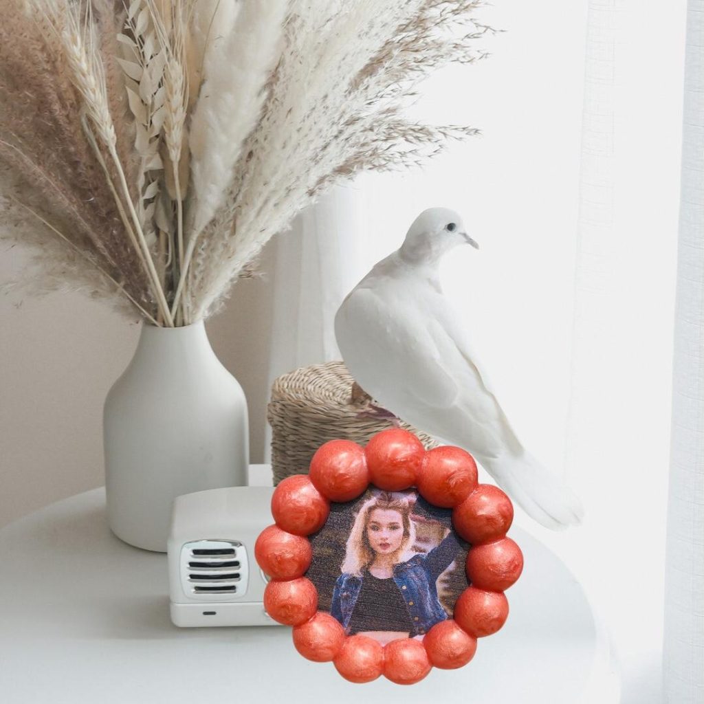 Handmade Resin Photo Frame with Decorative Art Custom Epoxy Resin Picture Frame – Unique Home Décor Clear Resin Photo Frame with Dried Flowers Ocean-Themed Resin Picture Frame – Handmade Decor Glitter Resin Photo Frame Personalized Gift