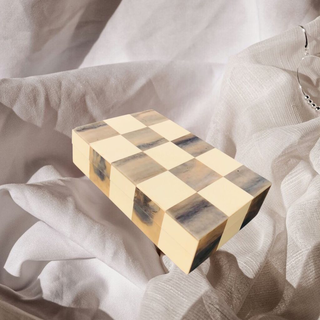 A resin jewelry box is a decorative and functional container made primarily from epoxy or polyester resin, often with added embellishments like glitter, dried flowers, pigments, or even small charms.